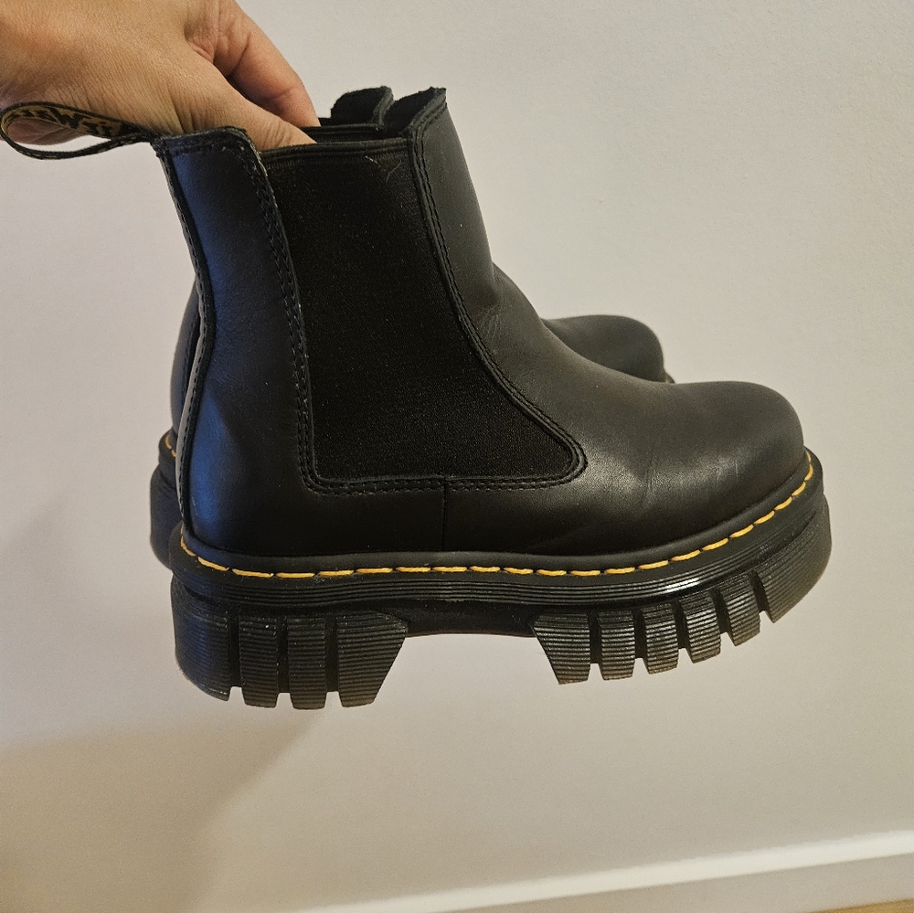 DR. MARTIN PLATFORM BOOTS